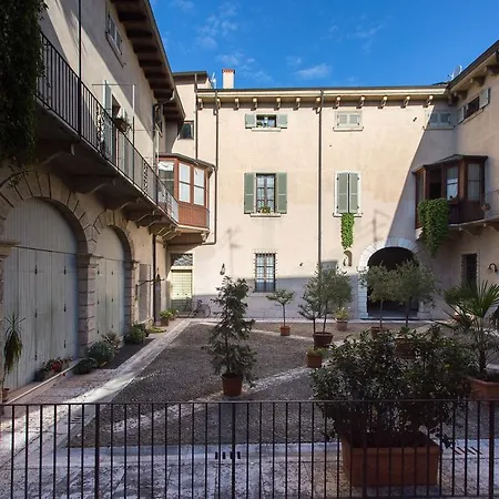 Antiche Colonne דירה