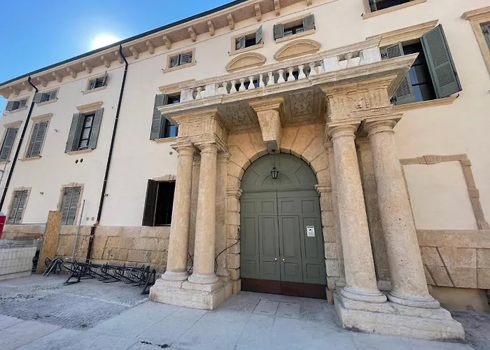 Antiche Colonne Verona